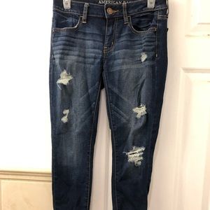 AE distressed skinny jeggings size 4 short
